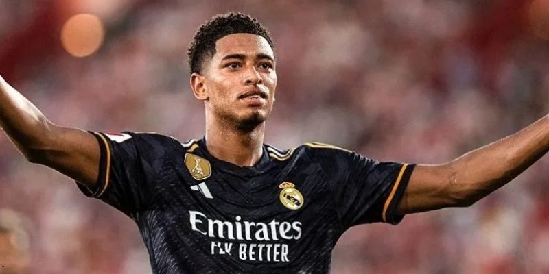 Tiền vệ kỳ cựu góp mặt trong những tiền vệ đánh chặn